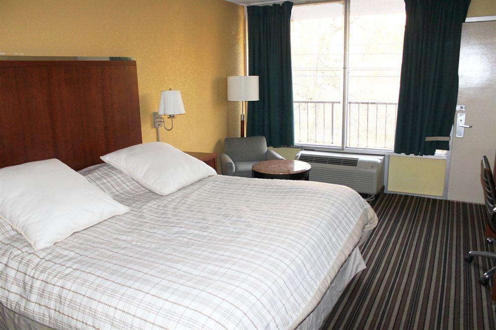Days Inn Pigeon Forge South Exteriör bild
