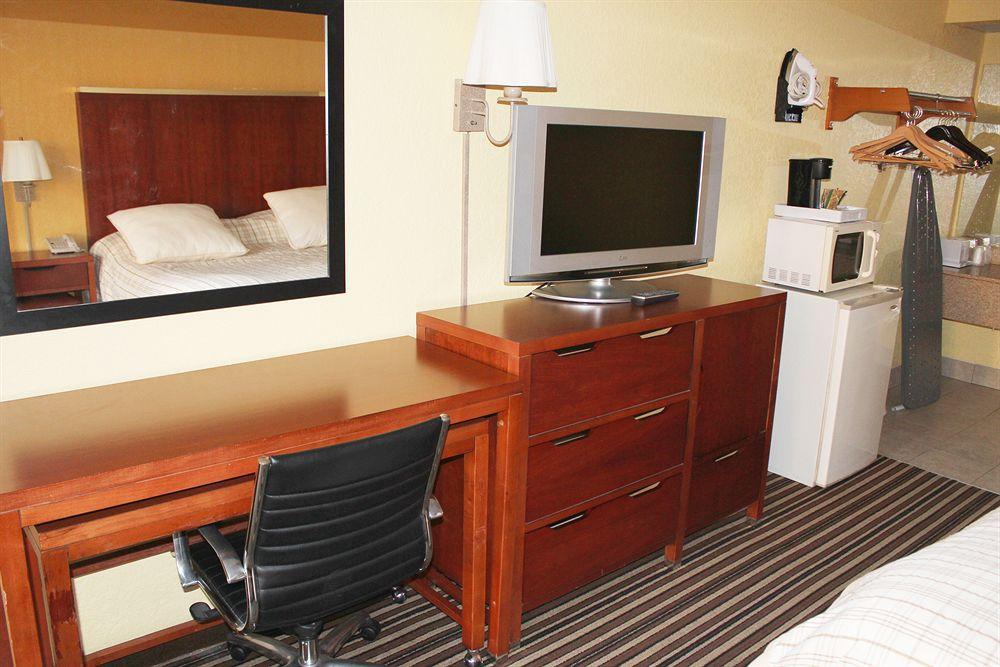 Days Inn Pigeon Forge South Exteriör bild
